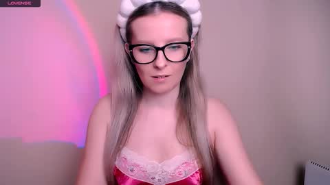 Mia online show from February 2026 07:49:01 AM