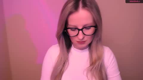 Mia online show from March 2026 06:10:01 PM