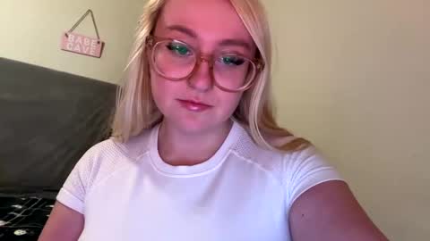 vanillapuddingpie online show from January 2025 11:45:02 PM