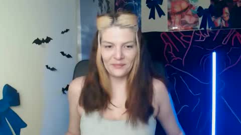 Snapshot of vanrey_ chatting on April 2026 06:44:02 AM Vanessa online show from April 2026 06:44:02 AM