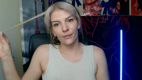 Snapshot of vanrey_ chatting on May 2026 03:07:02 PM Vanessa online show from May 2026 03:07:02 PM