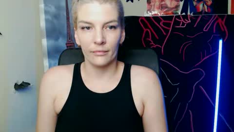 Snapshot of vanrey_ chatting on May 2026 02:56:01 PM Vanessa online show from May 2026 02:56:01 PM