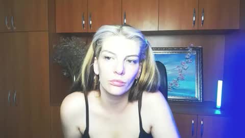 Snapshot of vanrey_ chatting on May 2026 02:28:02 AM Vanessa online show from May 2026 02:28:02 AM