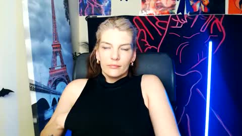 Snapshot of vanrey_ chatting on May 2026 02:41:01 AM Vanessa online show from May 2026 02:41:01 AM