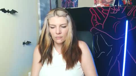 Snapshot of vanrey_ chatting on June 2026 07:00:01 AM Vanessa online show from June 2026 07:00:01 AM