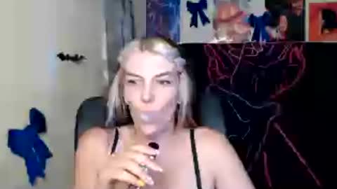 Snapshot of vanrey_ chatting on July 2026 05:00:01 PM Vanessa online show from July 2026 05:00:01 PM