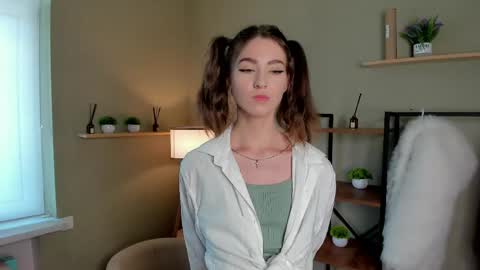 Snapshot of vanvanvibe chatting on May 2026 10:43:01 AM Charline online show from May 2026 10:43:01 AM