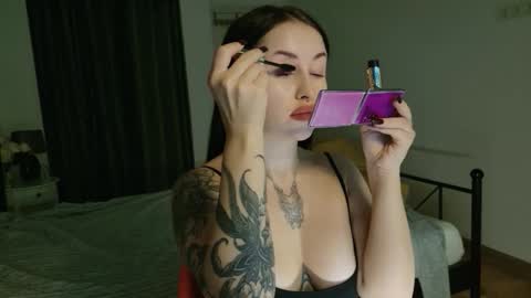 Snapshot of vaolietkat chatting on November 2025 07:08:02 AM vaolietkat online show from November 2025 07:08:02 AM