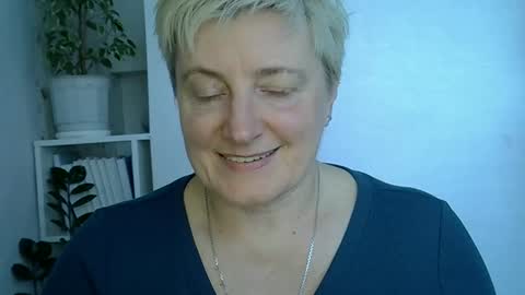 vea_motty online show from April 2026 02:25:02 PM