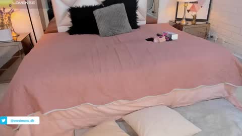 Vee Simons online show from December 2024 11:26:02 PM