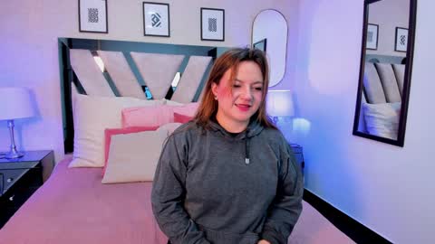 Vee Simons online show from January 2025 01:42:02 PM