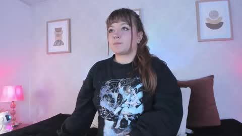 Vee Simons online show from September 2025 07:40:02 PM