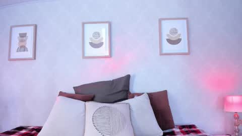 Vee Simons online show from October 2025 09:00:02 PM