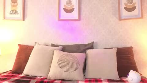 Vee Simons online show from November 2025 07:38:01 PM