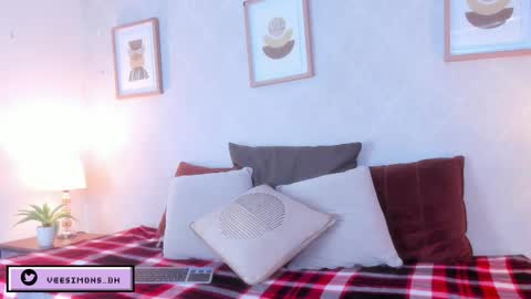 Vee Simons online show from March 2026 08:25:01 PM