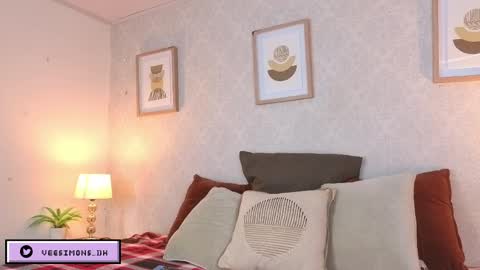 Vee Simons online show from April 2026 08:14:01 PM