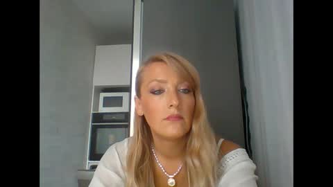 Veessa online show from October 2025 01:01:01 PM