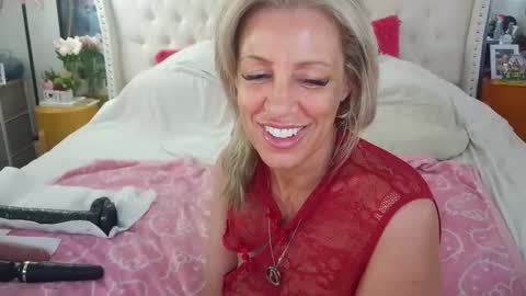 Snapshot of vegas_danielle chatting on May 2026 03:53:02 PM Vegas Dani online show from May 2026 03:53:02 PM