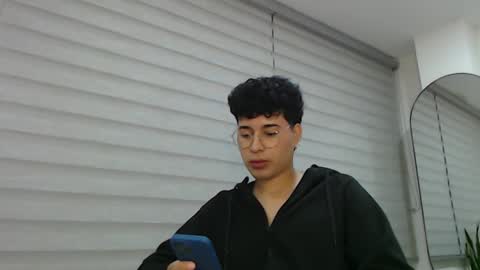 Snapshot of velascosexyboy chatting on January 2025 03:05:02 AM velascosexyboy online show from January 2025 03:05:02 AM