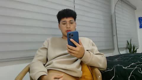 Snapshot of velascosexyboy chatting on February 2025 03:22:01 AM velascosexyboy online show from February 2025 03:22:01 AM
