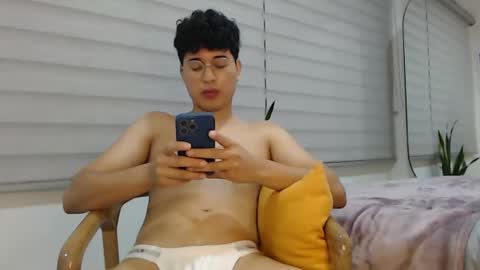 Snapshot of velascosexyboy chatting on February 2025 03:04:02 AM velascosexyboy online show from February 2025 03:04:02 AM