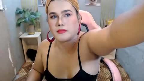 Snapshot of velinda_monroe chatting on July 2026 11:47:02 AM TS VELINDA online show from July 2026 11:47:02 AM