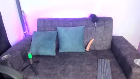 velmoon online show from November 2025 06:41:01 PM