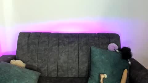 velmoon online show from December 2025 08:27:01 PM