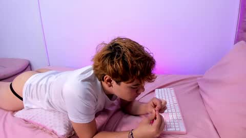 Snapshot of veluniliore chatting on May 2026 03:08:02 PM Veluni online show from May 2026 03:08:02 PM