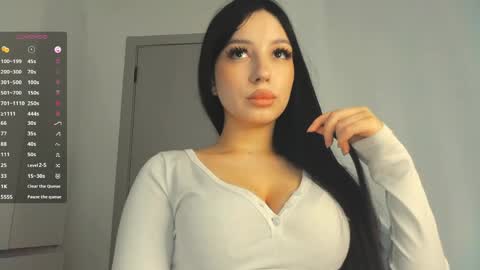 Snapshot of veluxe chatting on May 2026 07:04:02 AM Nia online show from May 2026 07:04:02 AM