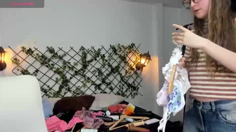 Snapshot of velvet__moon chatting on March 2026 04:08:02 AM Sophi online show from March 2026 04:08:02 AM