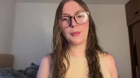 Snapshot of velvet__moon chatting on June 2026 06:02:01 PM Sophi online show from June 2026 06:02:01 PM