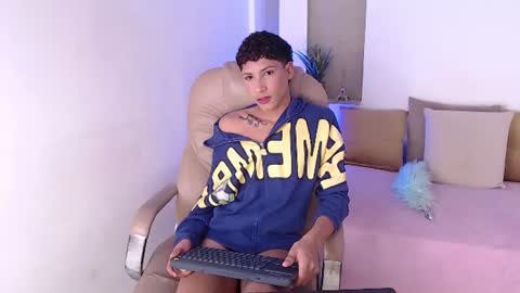 Snapshot of velvet_an chatting on June 2026 04:34:01 AM An online show from June 2026 04:34:01 AM