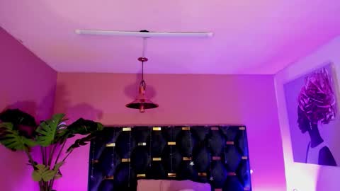 Isabella  online show from March 2026 12:11:01 PM