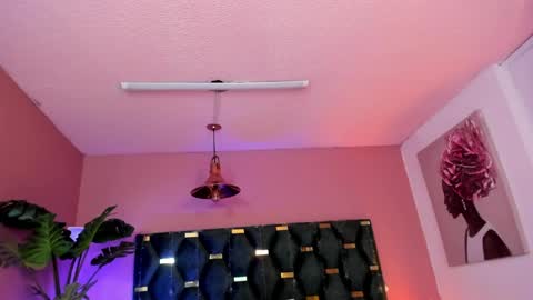 Snapshot of velvet_dreams_ chatting on April 2026 12:41:01 PM Isabella online show from April 2026 12:41:01 PM
