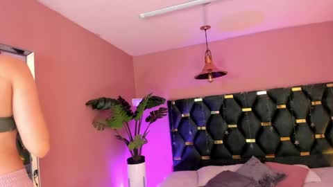 Snapshot of velvet_dreams_ chatting on April 2026 11:59:02 AM Isabella online show from April 2026 11:59:02 AM