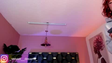 Snapshot of velvet_dreams_ chatting on June 2026 02:33:01 PM Isabella online show from June 2026 02:33:01 PM