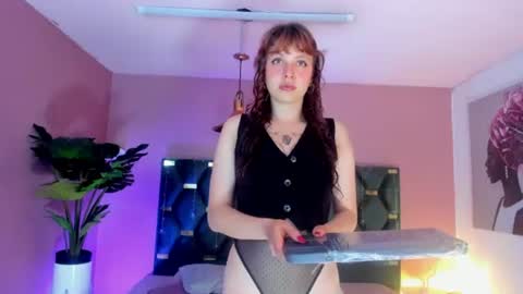 Snapshot of velvet_dreams_ chatting on June 2026 11:44:02 AM Isabella online show from June 2026 11:44:02 AM