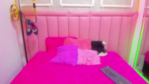 velvet_giirll online show from June 2026 09:19:01 PM