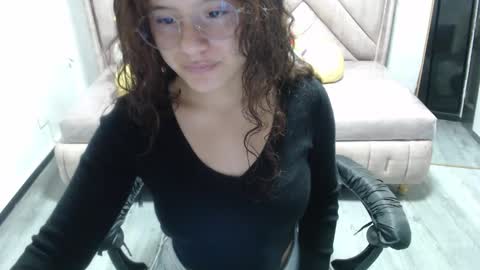 velvet_moon_v online show from November 2025 01:10:02 PM