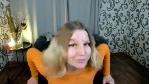 velvet_peach_ online show from October 2025 02:02:01 PM