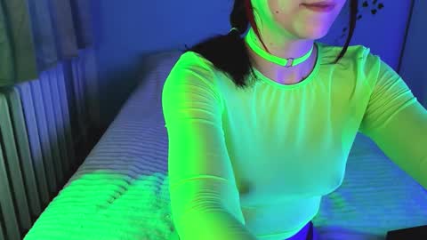 Snapshot of velvet_siren chatting on January 2025 06:02:01 PM Violet online show from January 2025 06:02:01 PM