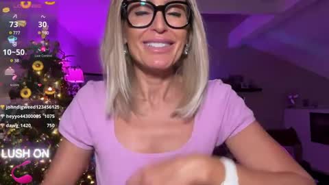 Snapshot of velvetbarbie chatting on December 2024 05:10:02 AM VelvetBarbie online show from December 2024 05:10:02 AM