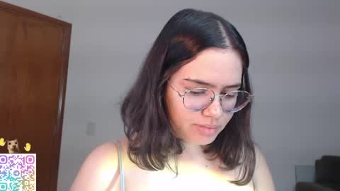 Snapshot of velvetcrystal chatting on July 2026 02:40:01 AM Crystal PVT OPEN online show from July 2026 02:40:01 AM