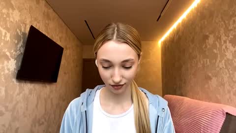 Nika online show from November 2025 08:00:02 AM