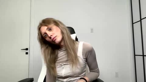 VelvetTGirl online show from February 2026 01:48:01 AM