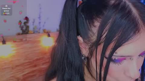 Snapshot of venomeowww_ chatting on May 2026 02:45:01 PM Vivian online show from May 2026 02:45:01 PM