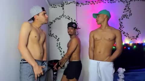 Snapshot of venus_boy2 chatting on November 2025 04:23:02 AM venus_boy2 online show from November 2025 04:23:02 AM