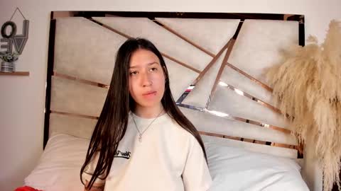 venusmorgan_ online show from November 2025 01:00:02 PM