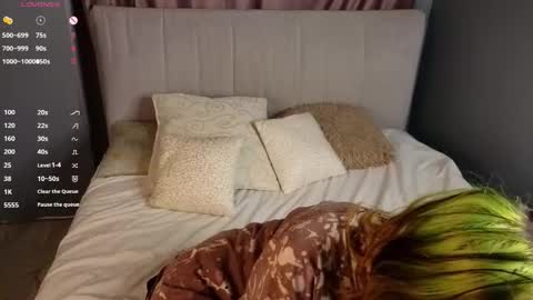 Erica online show from November 2025 08:10:01 PM